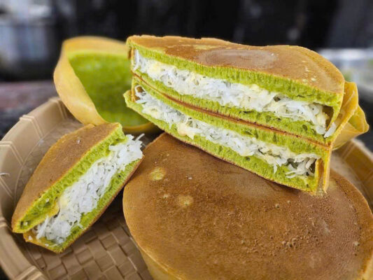 bánh bò kẹp dừa
