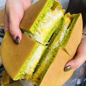 bánh bò kẹp dừa